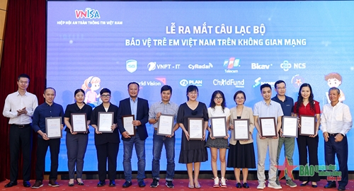 Ra mắt câu lạc bộ giúp bảo vệ trẻ em trên không gian mạng tại Việt Nam